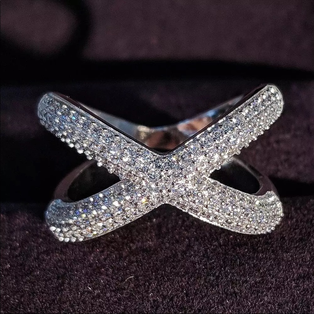 New Luxury 925 Sterling Silver Diamonds Ring - Picture 3 of 4